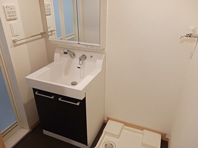 ��ʌ��t�����s���Ǔ��R���ڂ̃}���V�����̐��ʏ�