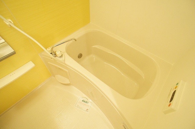 ��ʌ�����s�厚���s�̉Ƃ̃A�p�[�g�̃o�X