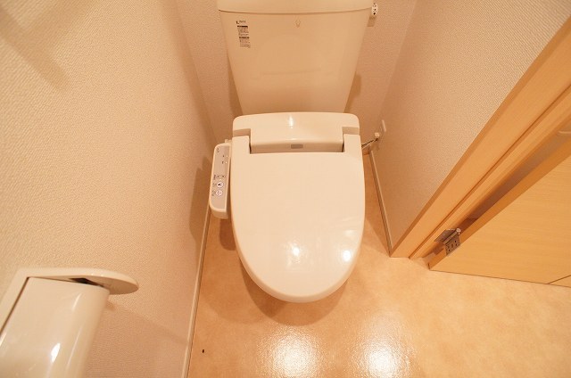 ��ʌ�����s�厚���s�̉Ƃ̃A�p�[�g�̃g�C��