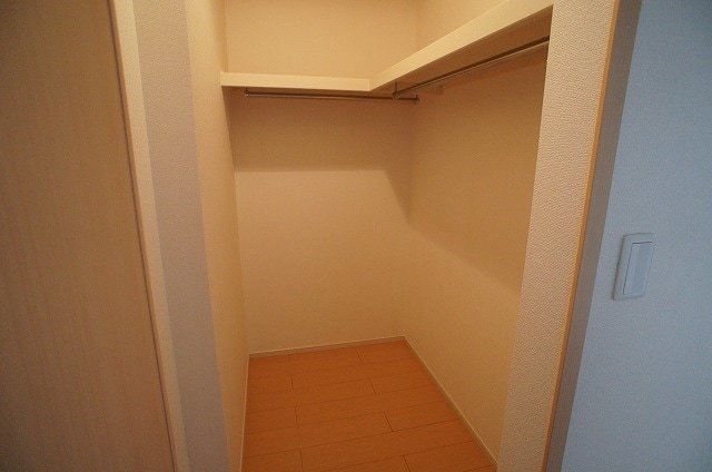 ��ʌ�����s�厚���s�̉Ƃ̃A�p�[�g�̎��[