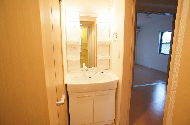 ��ʌ�����s�厚���s�̉Ƃ̃A�p�[�g�̐��ʏ�