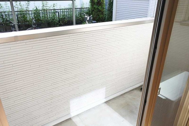 ��ʌ�����s�厚���s�̉Ƃ̃A�p�[�g�̃o���R�j�[