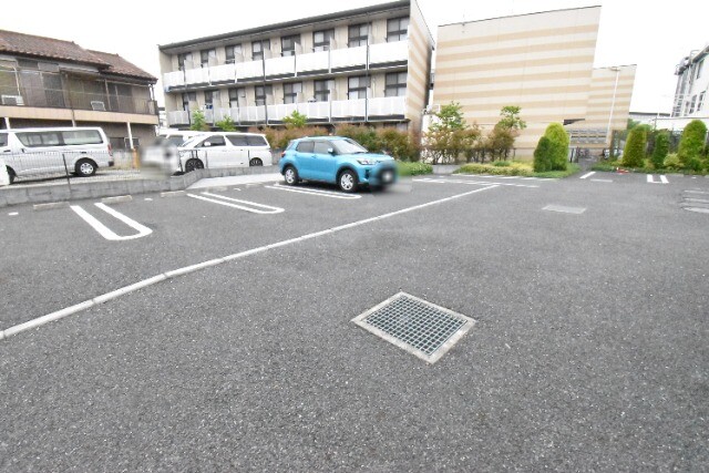 ��ʌ�����s�厚���s�̉Ƃ̃A�p�[�g�̒��ԏ�