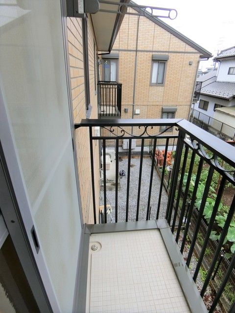 ��ʌ�����s�厚���Ԃ̃A�p�[�g�̃o���R�j�[