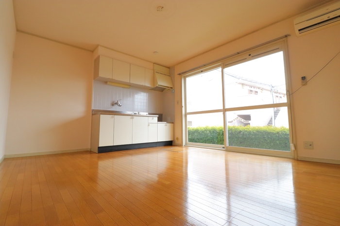 ��ʌ�����s�厚�����̃e���X�n�E�X�̋��ԁE���r���O