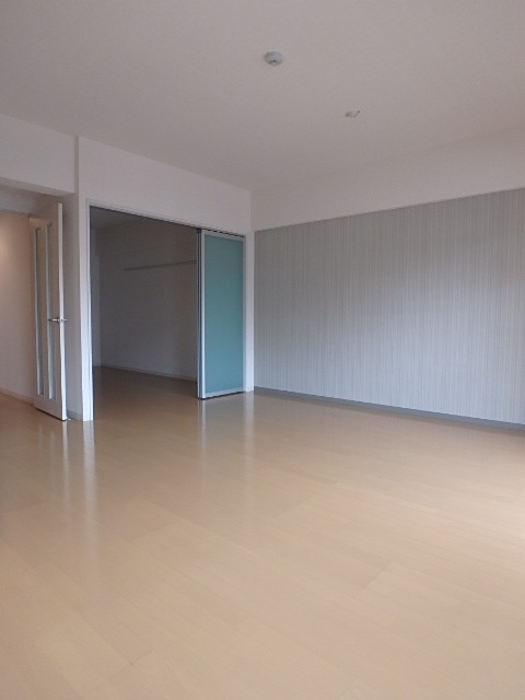 ��ʌ��������܎s�k��y�C���Q���ڂ̃}���V�����̋��ԁE���r���O