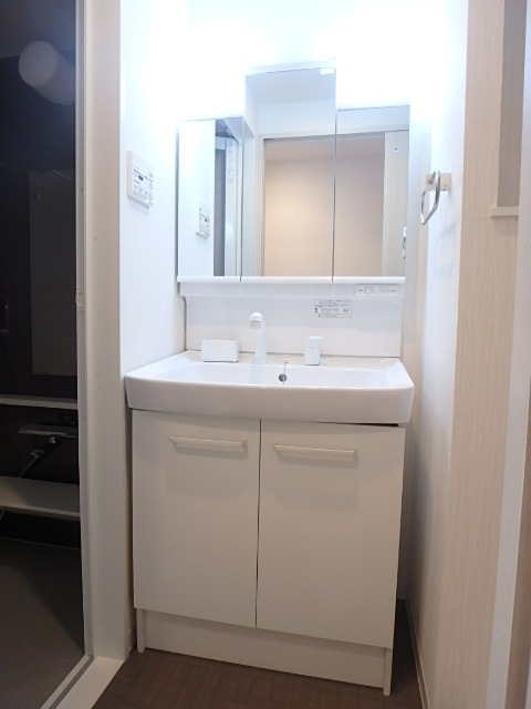 ��ʌ��������܎s�k��y�C���Q���ڂ̃}���V�����̐��ʏ�