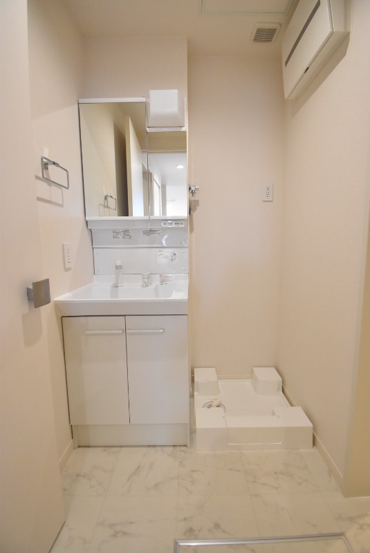 ��ʌ��������܎s�΋�����T���ڂ̃e���X�n�E�X�̐��ʏ�