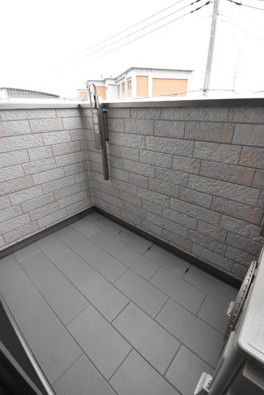 ��ʌ��������܎s�΋�����T���ڂ̃e���X�n�E�X�̃o���R�j�[