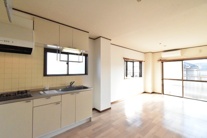 ��ʌ�����s�k����P���ڂ̃}���V�����̋��ԁE���r���O