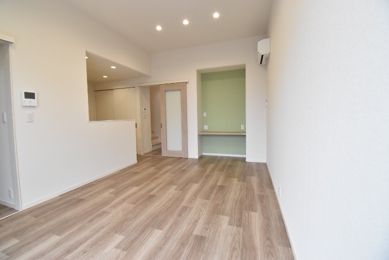 ��ʌ��������܎s�΋�����T���ڂ̃e���X�n�E�X�̋��ԁE���r���O