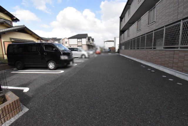 ��ʌ��z�J�s�{�{���Q���ڂ̃}���V�����̒��ԏ�