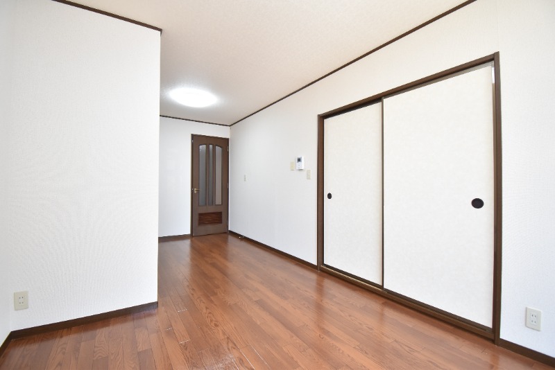 ��ʌ��������܎s����O���U���ڂ̃A�p�[�g�̋����E���r���O