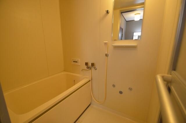 ��ʌ��@�c�s����R���ڂ̃A�p�[�g�̃o�X