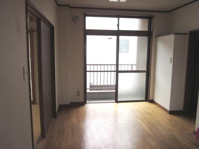 ��ʌ��������܎s�����擌��{�S���ڂ̃}���V�����̋��ԁE���r���O