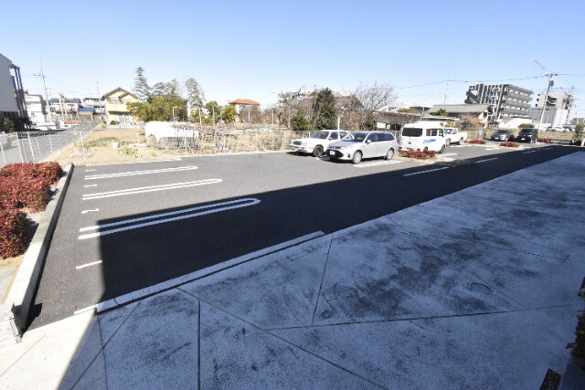 ��ʌ��������܎s����厚�w��̃A�p�[�g�̒��ԏ�