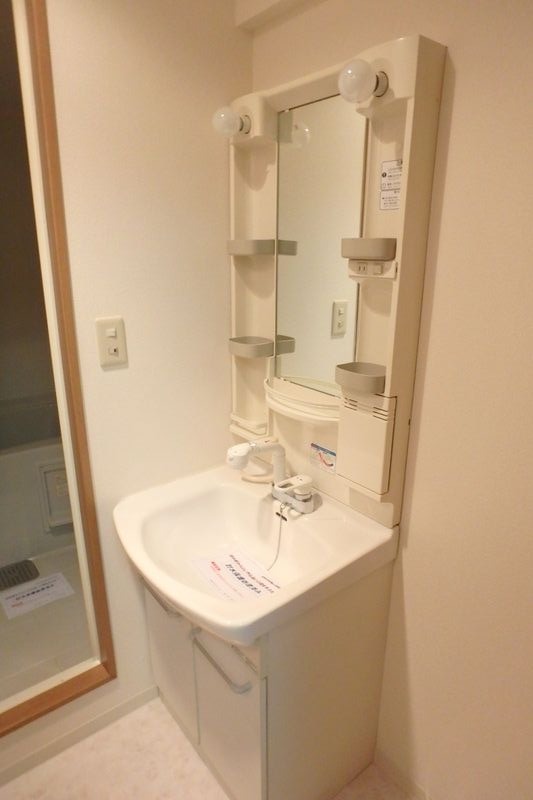 ��ʌ��������܎s��{��O���R���ڂ̃}���V�����̐��ʏ�