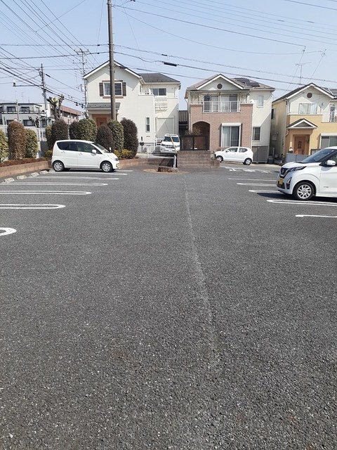 ��ʌ��������܎s�΋�{�{�Q���ڂ̃A�p�[�g�̒��ԏ�