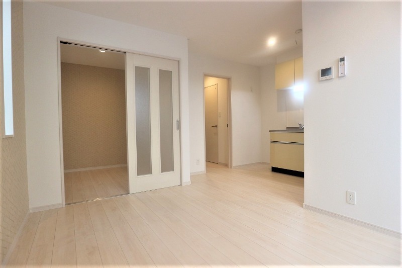 ��ʌ��z�J�s���C�N�^�E���U���ڂ̃A�p�[�g�̋��ԁE���r���O