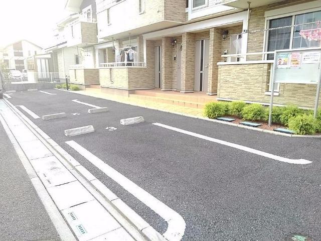 ��ʌ��z�J�s���C�N�^�E���V���ڂ̃A�p�[�g�̒��ԏ�