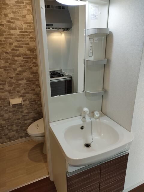 ��ʌ��k�����S�ɓޒ��{���Q���ڂ̃A�p�[�g�̐��ʏ�