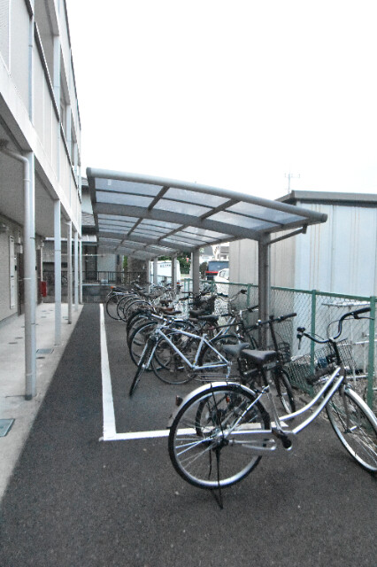 ��ʌ��k�����S�ɓޒ��{���Q���ڂ̃A�p�[�g�̂��̑�