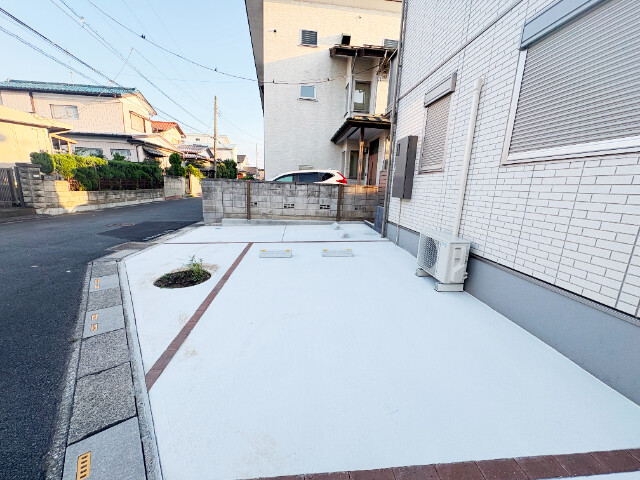 ��ʌ��������܎s����厚�w��̃A�p�[�g�̒��ԏ�