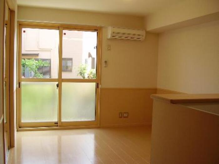 ��ʌ�����s�厚�ؑ]�C�̃A�p�[�g�̂��̑������E�X�y�[�X