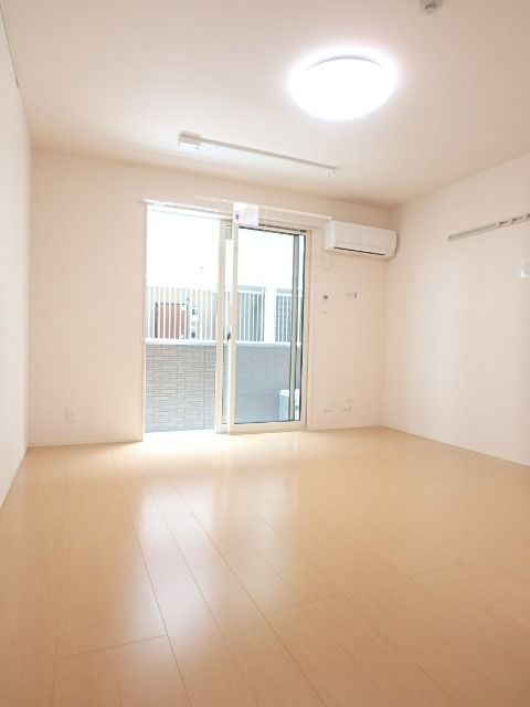 ��ʌ��������܎s�k��{�����̃A�p�[�g�̋��ԁE���r���O