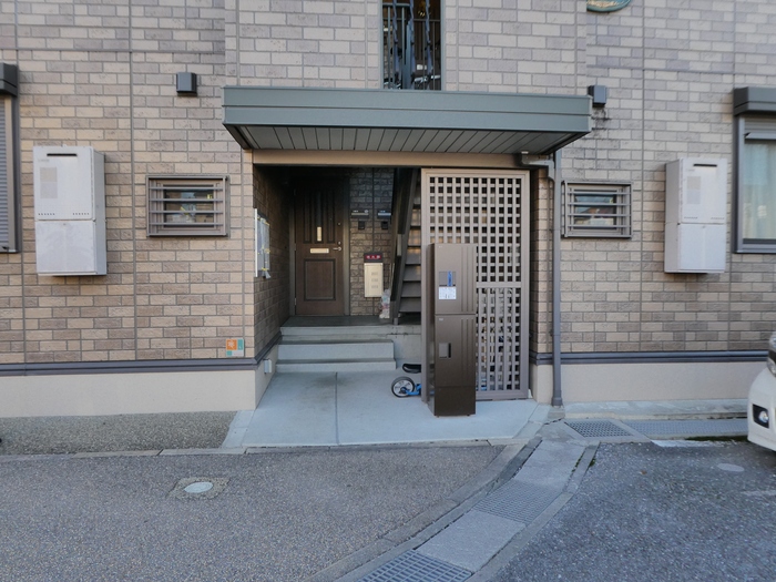 ��ʌ�����s�厚�ؑ]�C�̃A�p�[�g�̃G���g�����X