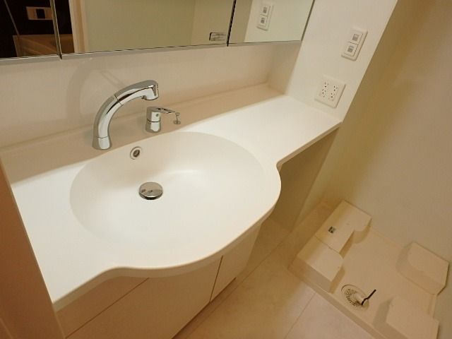 ��ʌ��������܎s�k��{�����̃A�p�[�g�̐��ʏ�