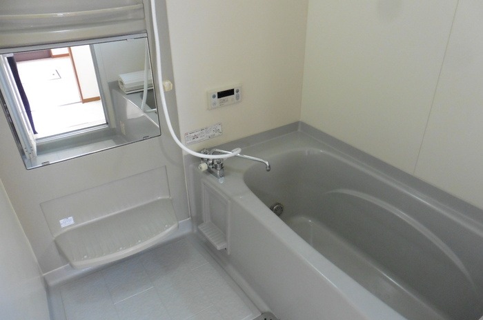 ��ʌ��������܎s��{��V�����Q���ڂ̃e���X�n�E�X�̃o�X