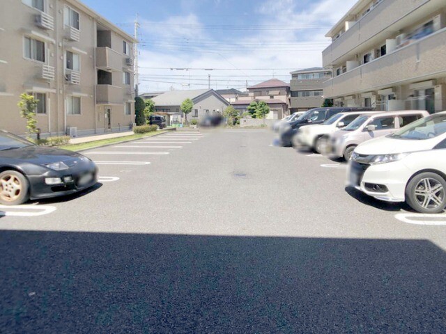 ��ʌ��z�J�s�����Q���ڂ̃A�p�[�g�̒��ԏ�