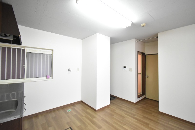 ��ʌ��������܎s�������˂U���ڂ̃A�p�[�g�̋��ԁE���r���O