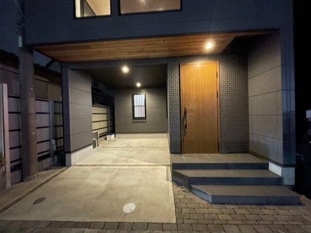 ��ʌ��������܎s�Y�a��̉ƂQ���ڂ̈�ˌ��Ă̒��ԏ�