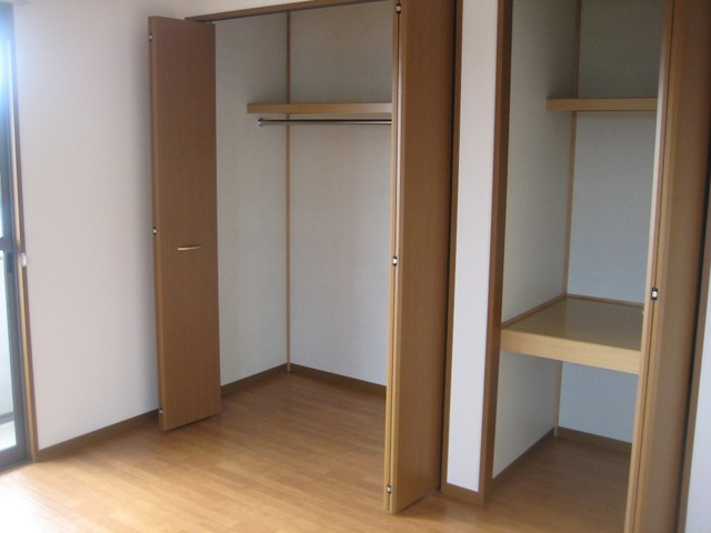 ��ʌ��������܎s��{��V�����Q���ڂ̃e���X�n�E�X�̎��[