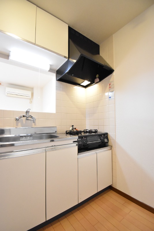 ��ʌ�����s�����J�{���Q���ڂ̃}���V�����̃L�b�`��