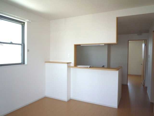 ��ʌ��k�����S�ɓޒ����Q���ڂ̃A�p�[�g�̋��ԁE���r���O