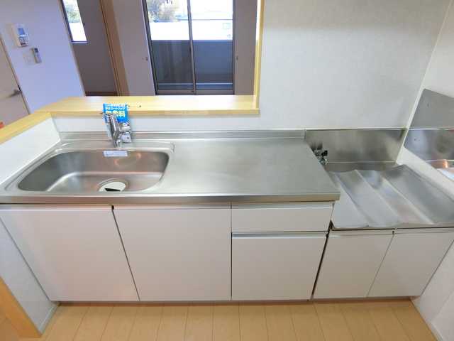 ��ʌ��k�����S�ɓޒ����Q���ڂ̃A�p�[�g�̃L�b�`��