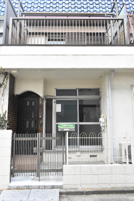 ��ʌ��n�s�����U����12-32�̃e���X�n�E�X�̌����O��