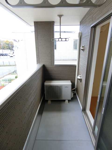 ��ʌ��k�����S�ɓޒ����Q���ڂ̃A�p�[�g�̃o���R�j�[