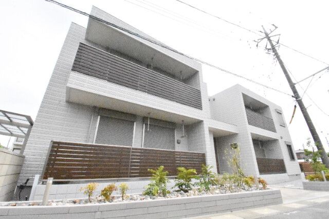 埼玉県久喜市久喜北１丁目7-14のマンションの建物外観