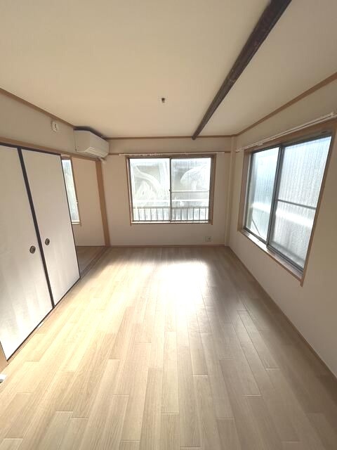 ��ʌ������s�����R���ڂ̃}���V�����̋��ԁE���r���O