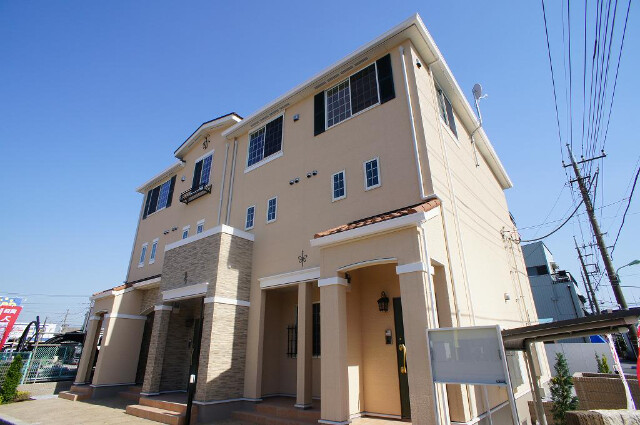 ��ʌ�����s��؂Q���ڂ̃A�p�[�g�̌����O��