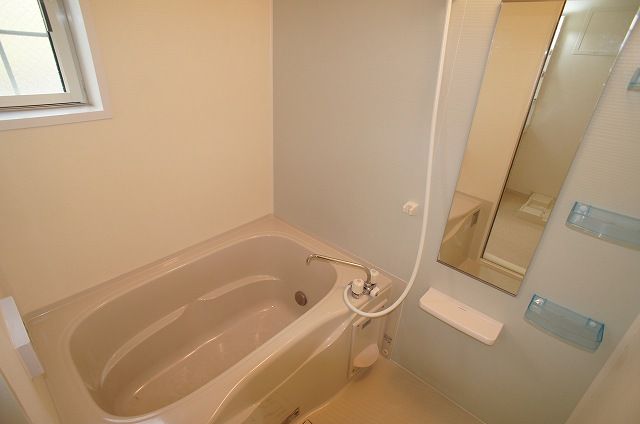 ��ʌ�����s��؂Q���ڂ̃A�p�[�g�̃o�X