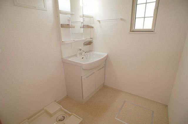 ��ʌ�����s��؂Q���ڂ̃A�p�[�g�̐��ʏ�