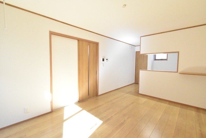 ��ʌ�����s������U���ڂ̃e���X�n�E�X�̋��ԁE���r���O