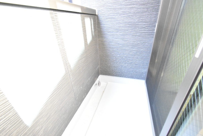 ��ʌ�����s������U���ڂ̃e���X�n�E�X�̃o���R�j�[