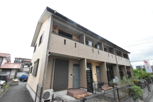 ��ʌ������s����Q���ڂ̃e���X�n�E�X�̃G���g�����X