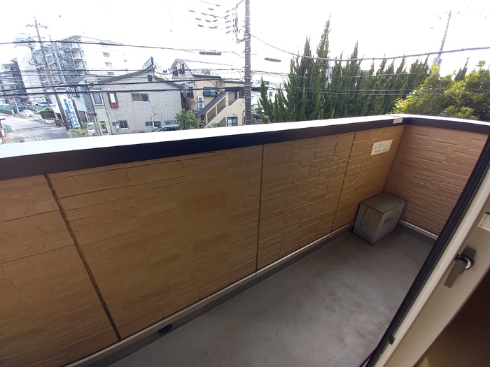 ��ʌ��t�����s�����Q���ڂ̃A�p�[�g�̃o���R�j�[